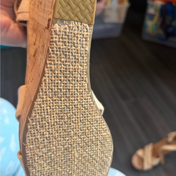 TOMS Women's Tan Cross-Strap Heels - Picture 4 of 4